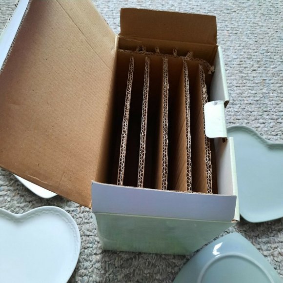 NOS the homemaker idea co set of 4 heart shaped ceramic plates. 2 green, 2 white - Picture 8 of 9